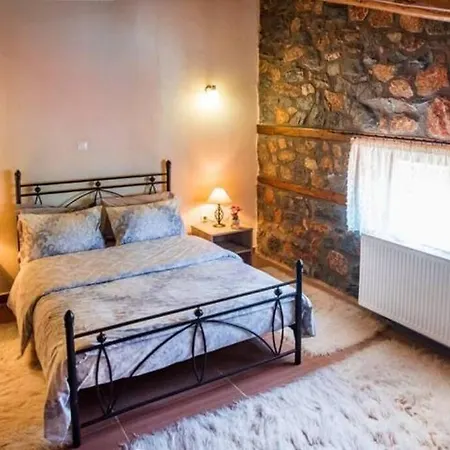 Chalet αρχοντικο στο χωριο, παλαιοσ αγιοσ αθανασιοσ
