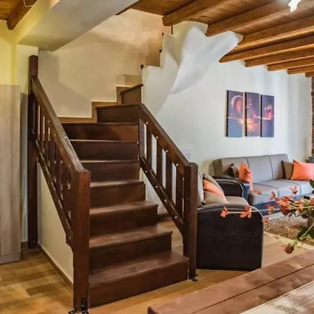Chalet αρχοντικο στο χωριο, παλαιοσ αγιοσ αθανασιοσ Agios Athanasios (Pella)